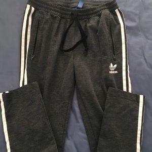 Small gray adidas leggings/joggers with pockets